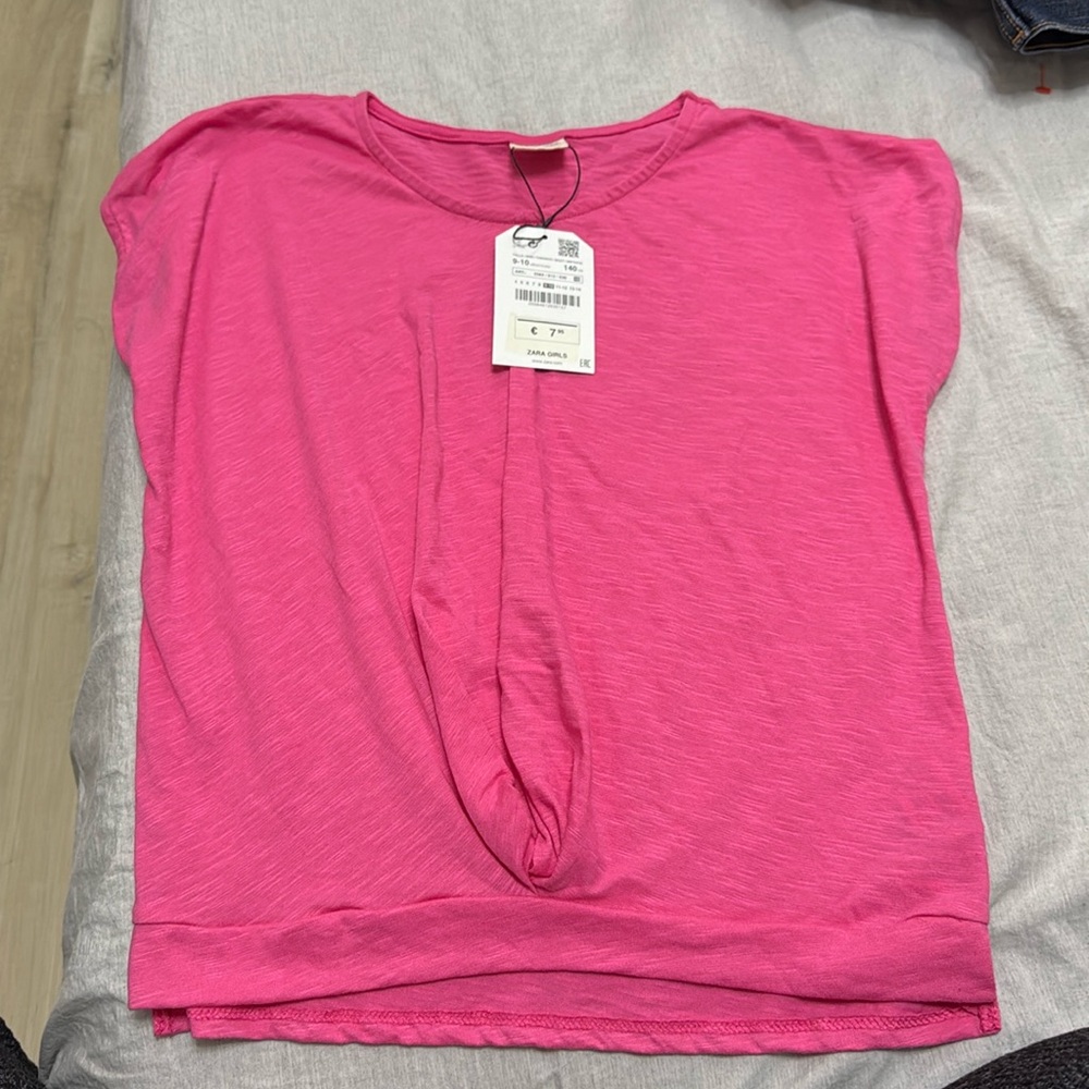 NWT Zara Girls Cap Sleeve  with front gather detail Top . Size 9/10 .